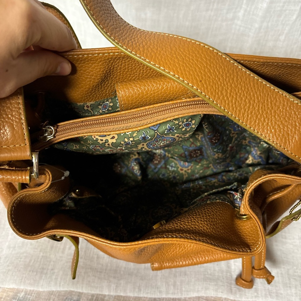 MAXX NY Tan/Camel pebbled faux leather shoulder bag multi-compartment adj. strap - Picture 2 of 10